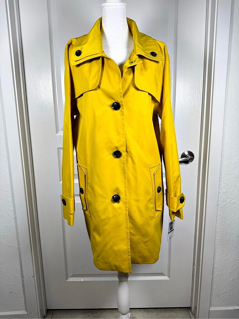 London Fog Collection Trench Coat in Lemon color Size Large NWT